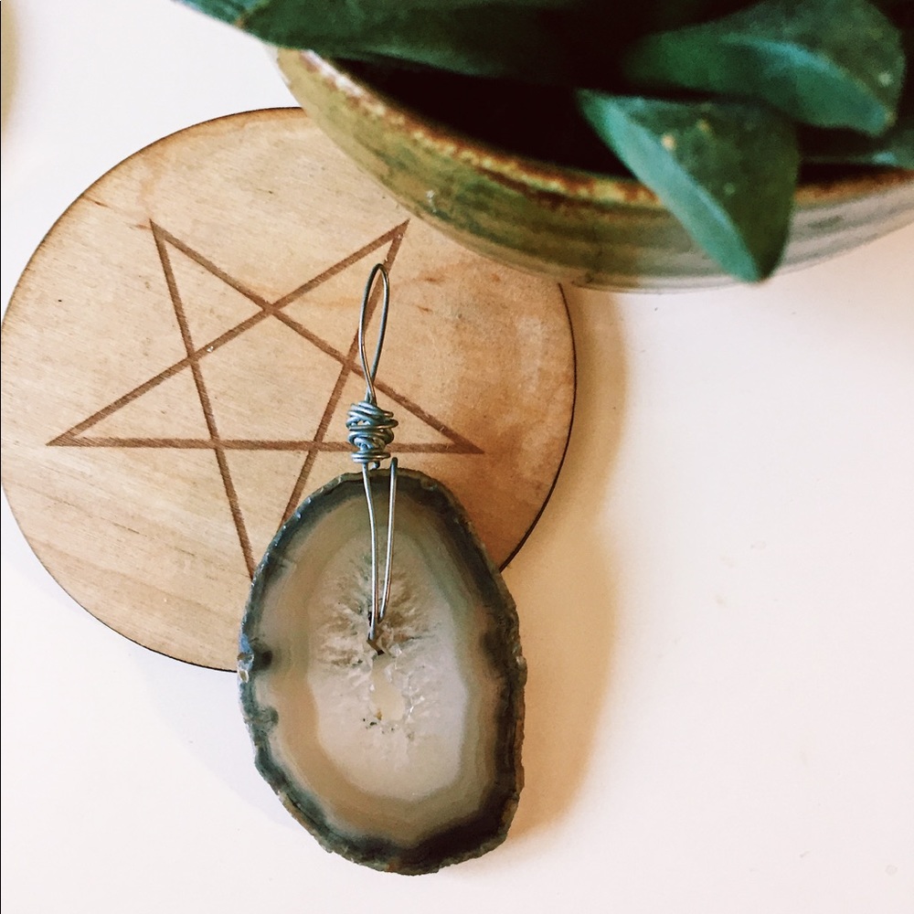 Wire wrapped geode pendant ✨